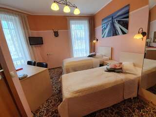 Отель Hotel Pils with Self-Check in Сигулда Стандартный двухместный номер с 2 отдельными кроватями-2